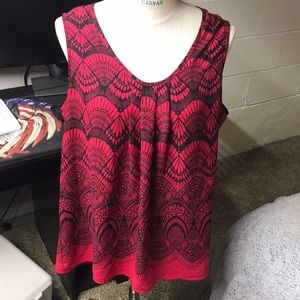 woman’s sleeveless shirt